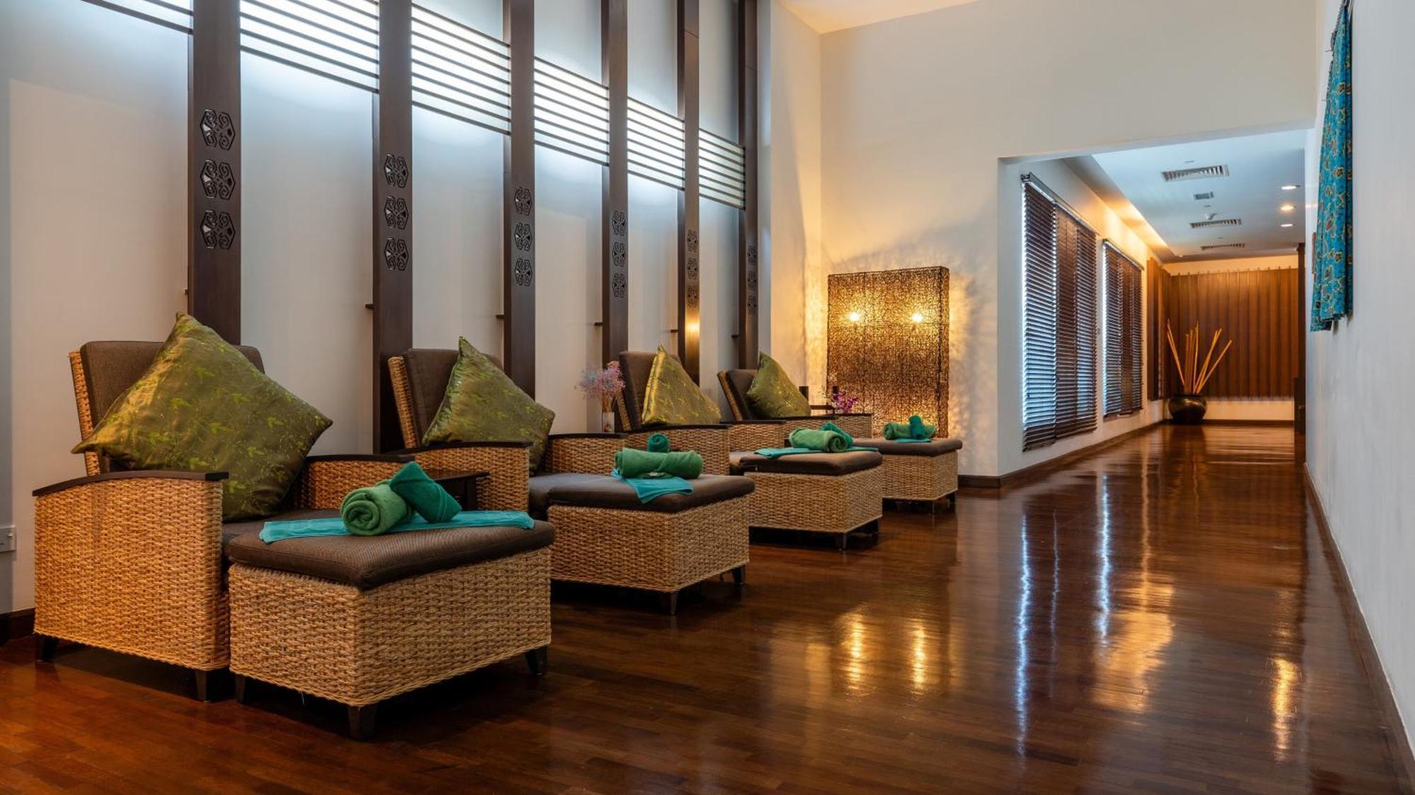 By Ihg Hotel 5*