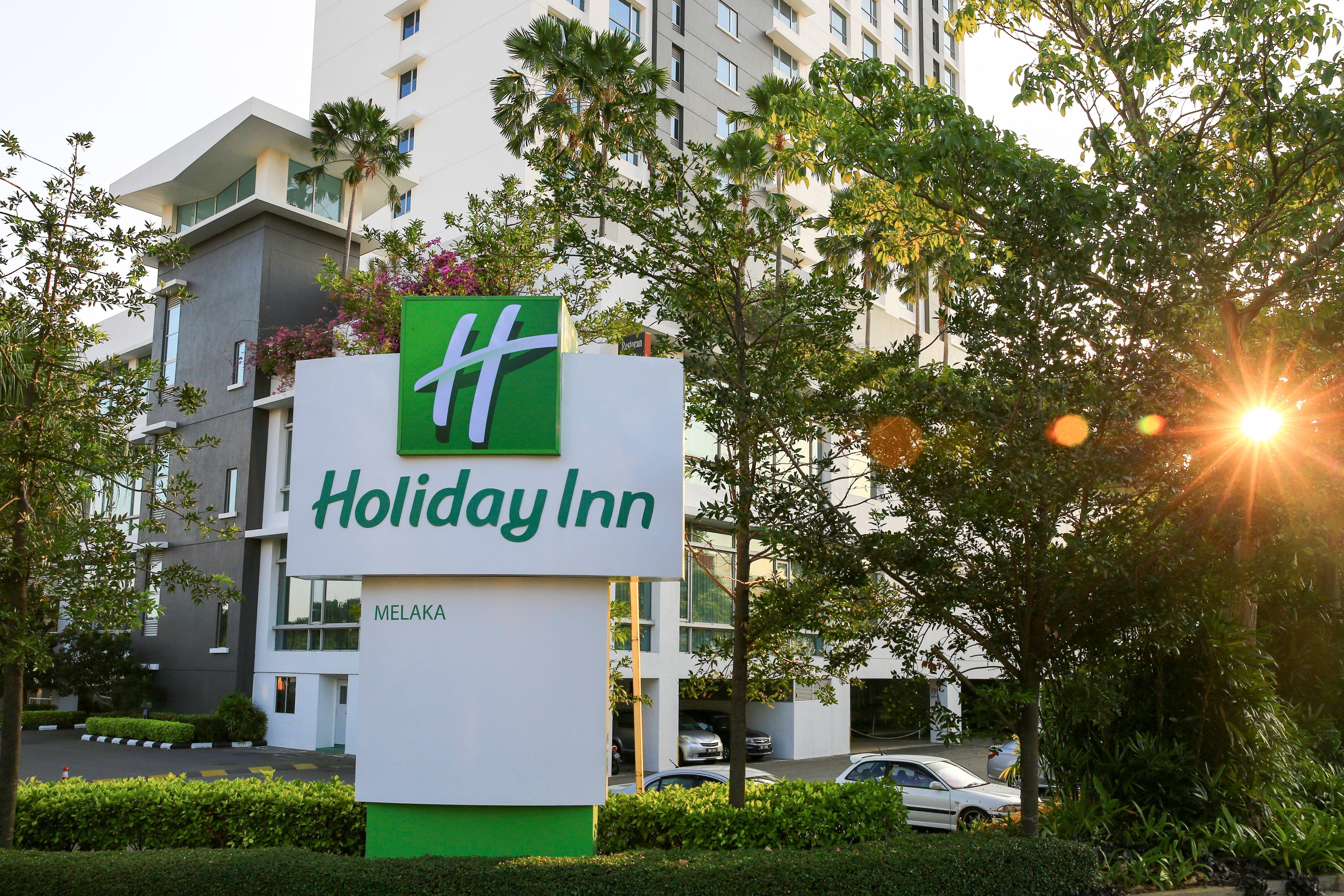 By Ihg