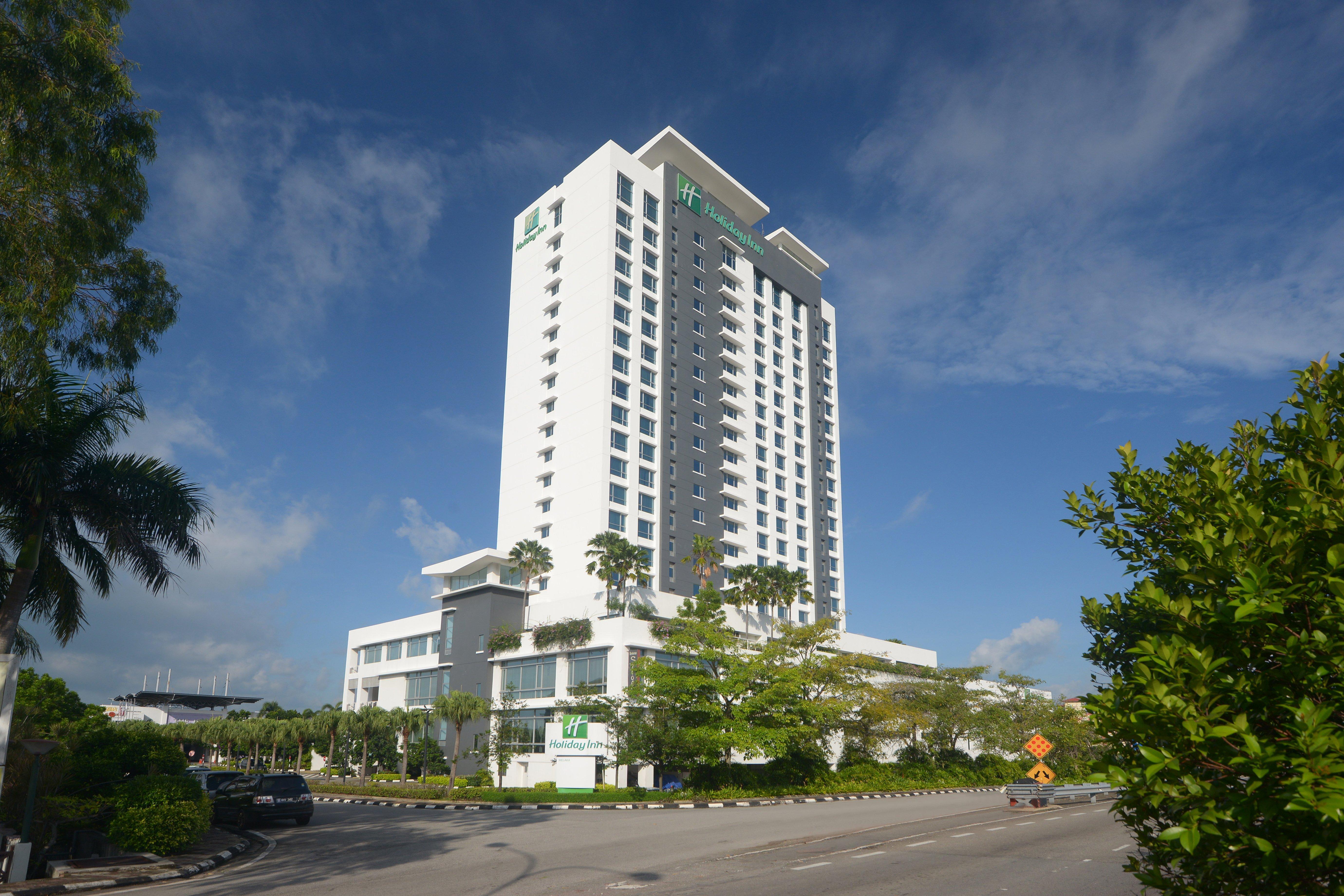 By Ihg Hotel 5*